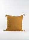 Almofada-pompom-Ocre